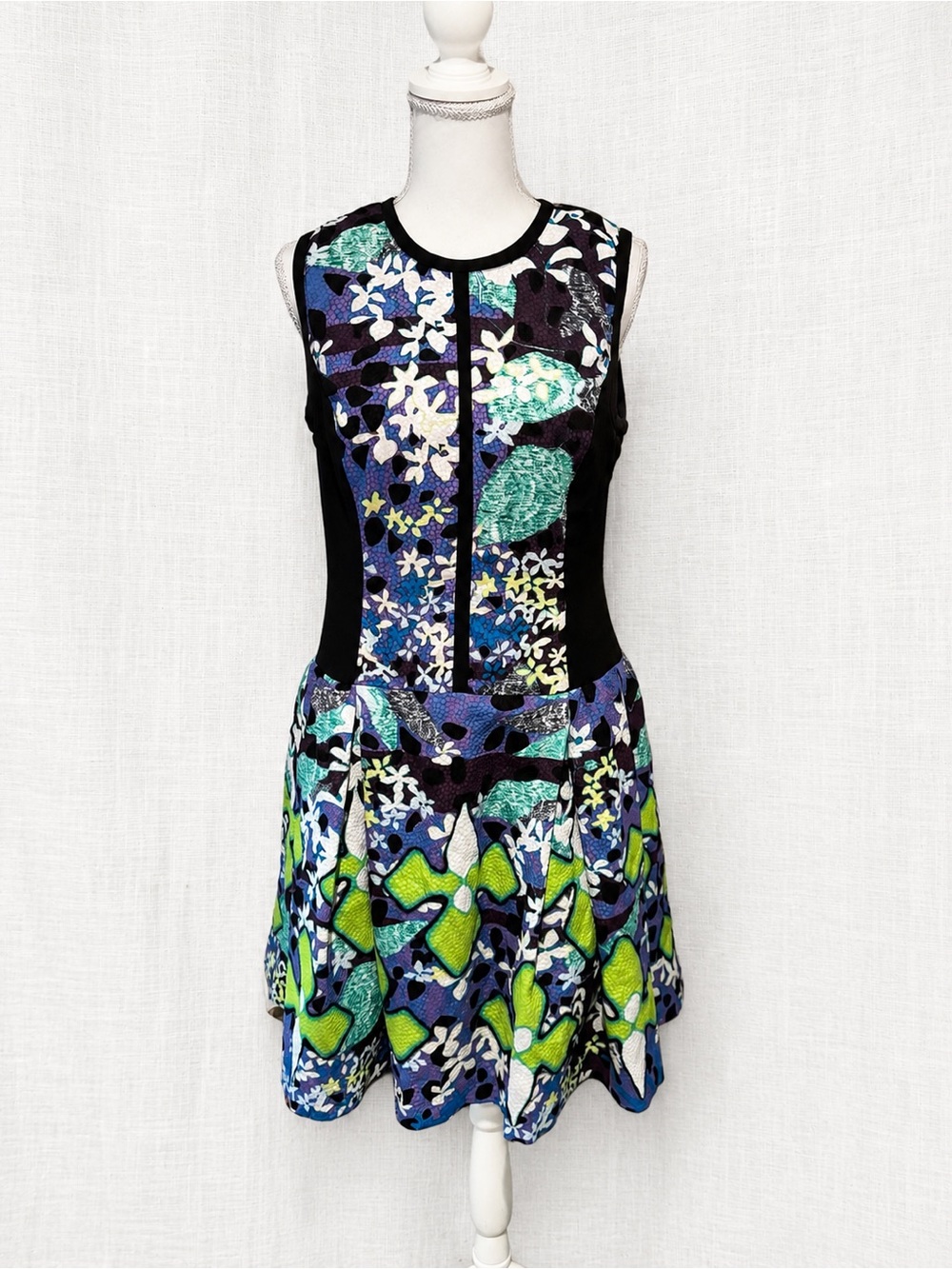 Floral Mixed-Print Sleeveless Dress in Black and Green